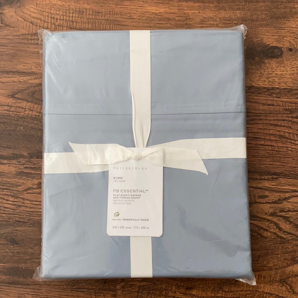 Pottery Barn NWT King Flat Sheet 300 thread Count Blue